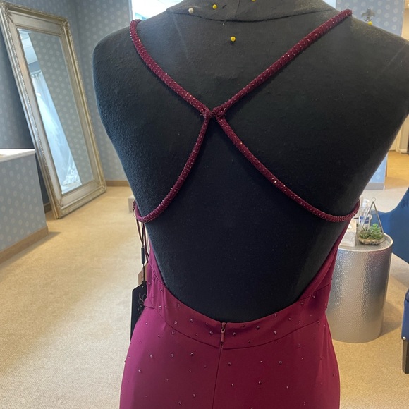 LA FEMME MAROON PROM DRESS OPEN BACK AND CRYSTALS NWT - Picture 4 of 5